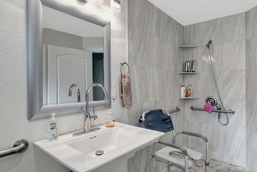 More Photos Of 15801 N 19th Pl, Phoenix Assisted Living For Sale