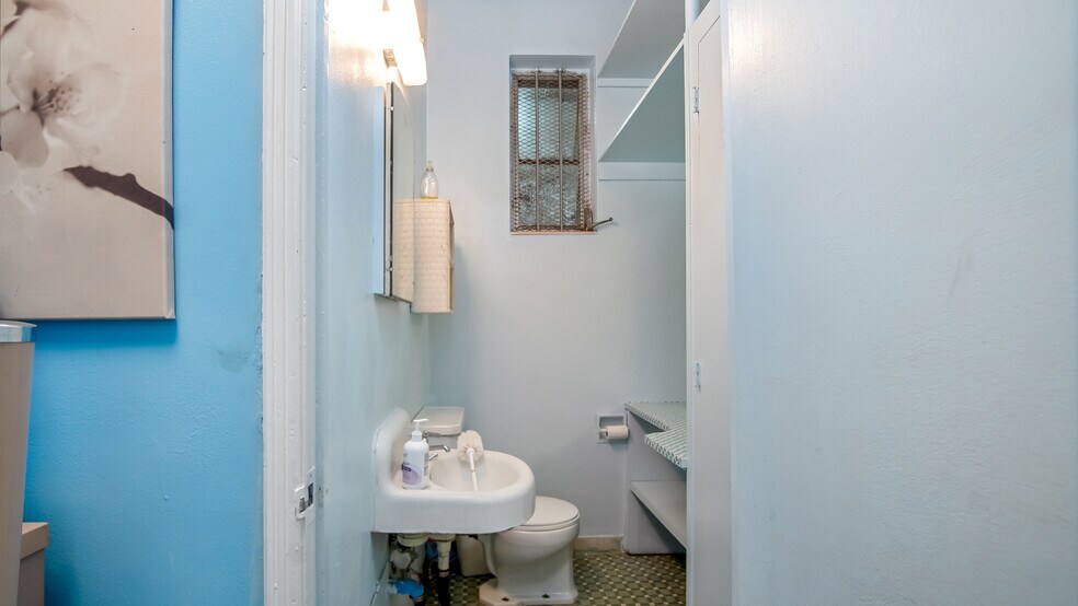 More Photos Of 775 NW 21st St, Miami Service For Sale