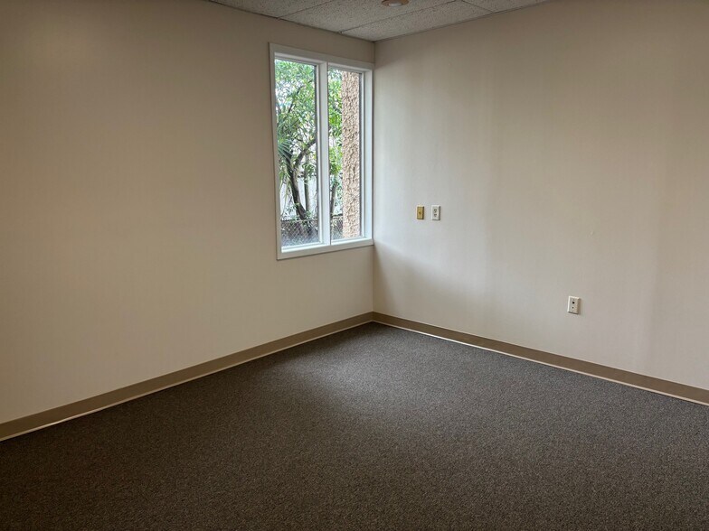 More Photos Of 113 S Macdill Ave, Tampa Office For Sale