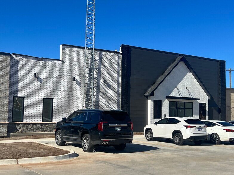 More Photos Of 751 W Willow Ave, Duncan Specialty For Lease