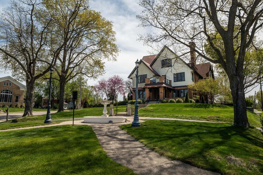 More Photos Of 90 S Main St, Hartford Hospitality For Sale