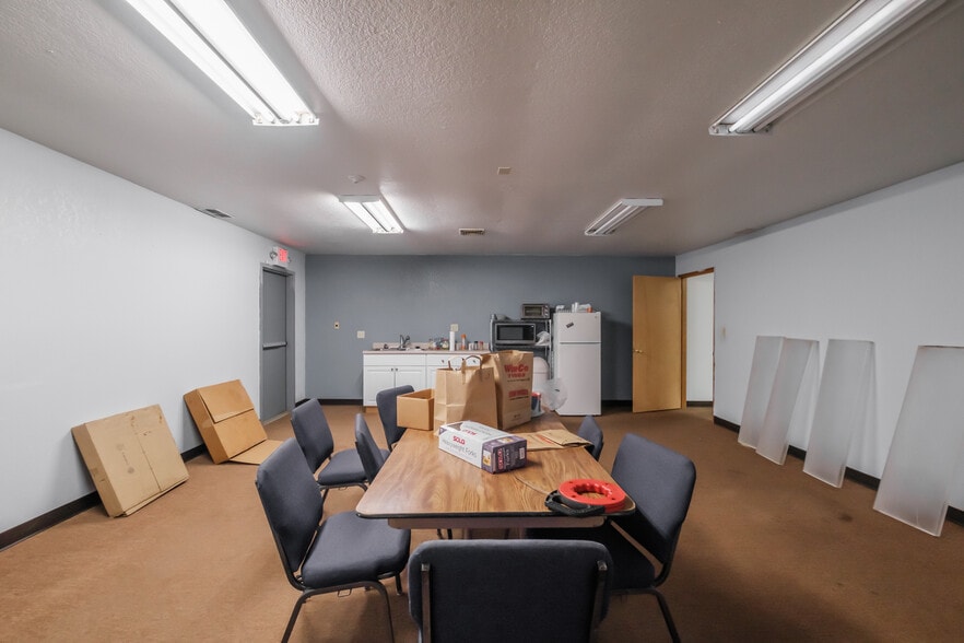 More Photos Of 1131 S Commercial Way SE, Albany Warehouse For Sale