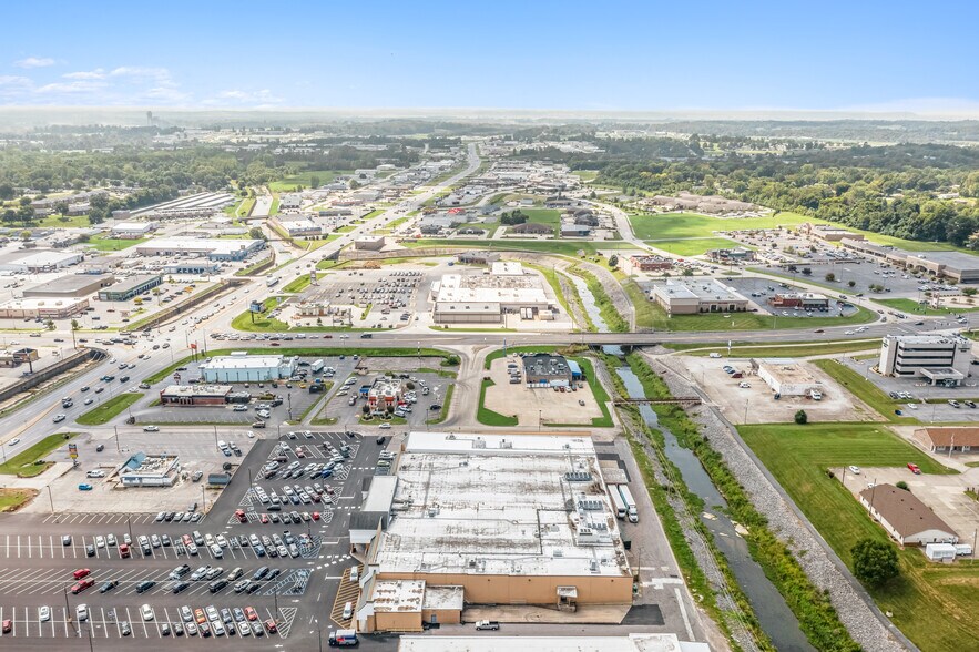 More Photos Of 19 S Kingshighway St, Cape Girardeau Storefront For Sale