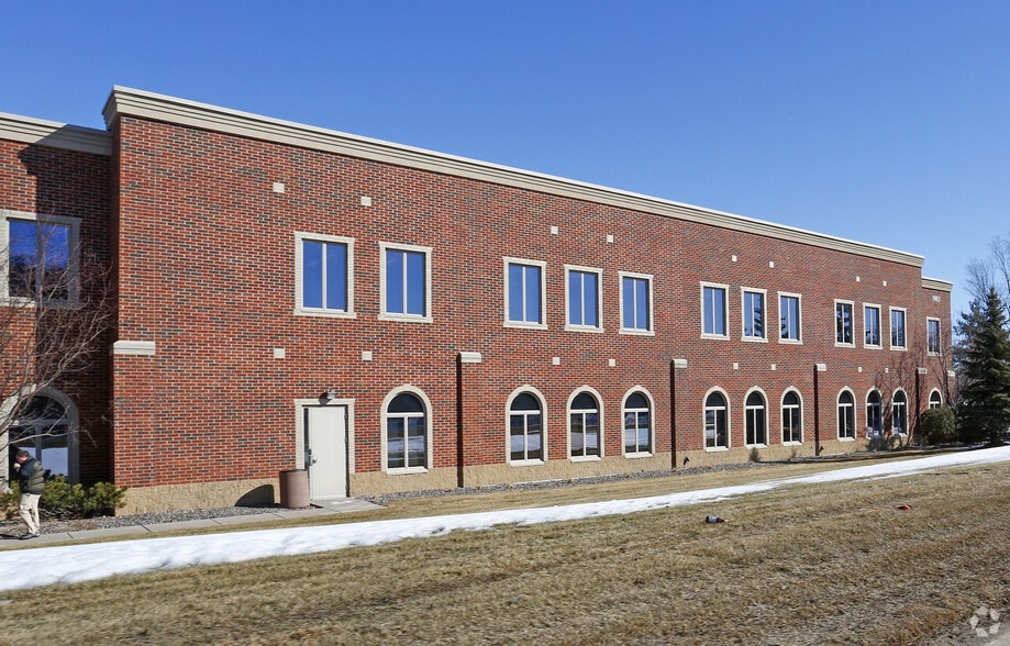 More Photos Of 1903-1907 E Wayzata Blvd, Wayzata Unknown For Lease