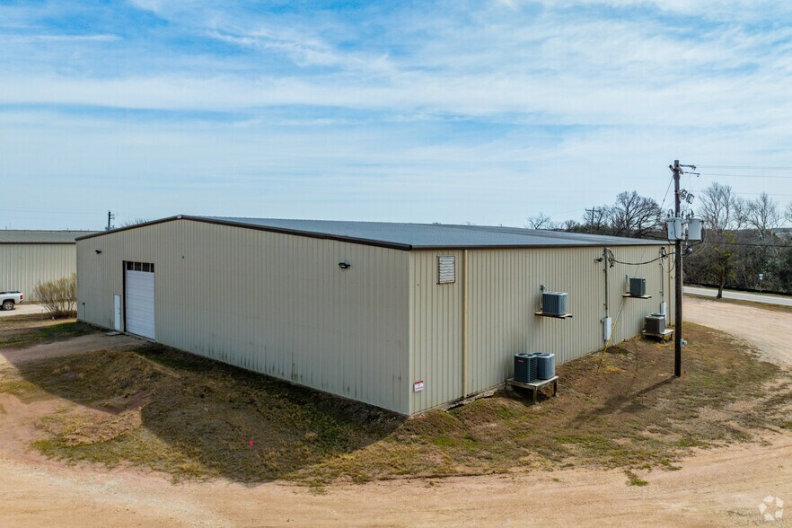 More Photos Of 9430 Ranch to Market Rd, Leander Light Distribution For Lease