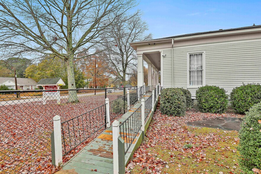 More Photos Of 605 Hill St, Lagrange General Retail For Sale