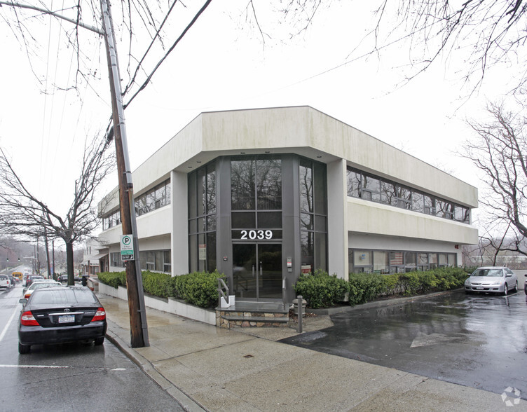 Primary Photo Of 2039 Palmer Ave, Larchmont Medical For Lease