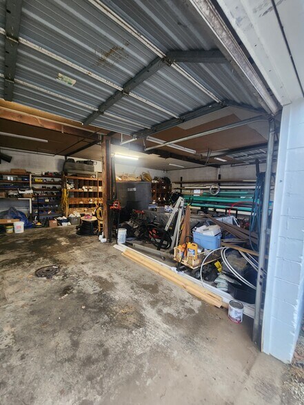 More Photos Of 217 Steedly Dr, Louisville Light Distribution For Sale