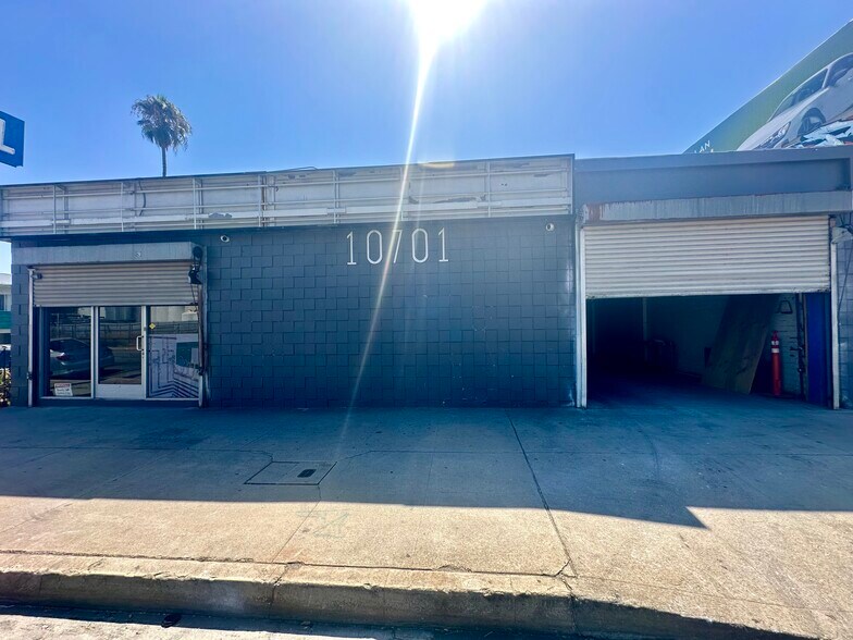 More Photos Of 10701 San Fernando Rd, Pacoima Warehouse For Lease