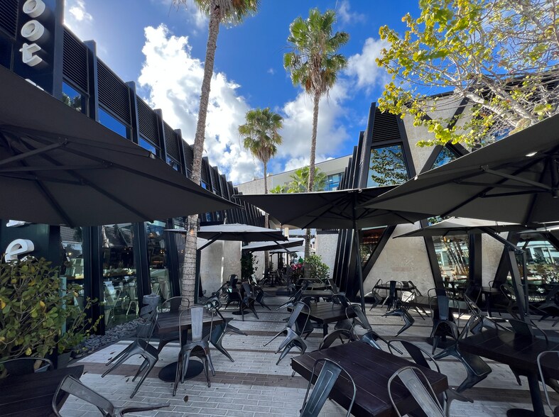 More Photos Of 5958 S Dixie Hwy, South Miami Restaurant For Lease