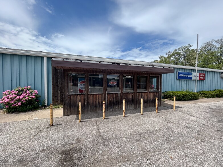 More Photos Of 100 N Roeske Ave, Trail Creek Showroom For Lease