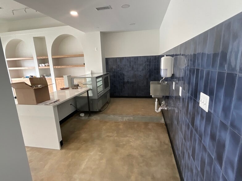More Photos Of 5951-5953 Halpine Rd, Rockville Warehouse For Lease
