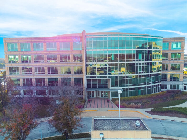 More Photos Of 2651 Warrenville Rd, Downers Grove Unknown For Lease