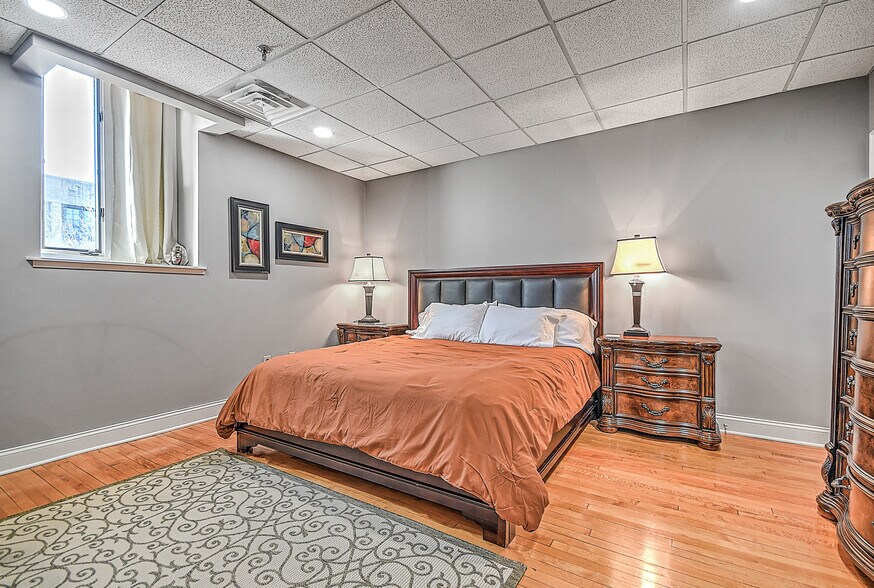 More Photos Of 220 Broad St, Kingsport Flex For Sale