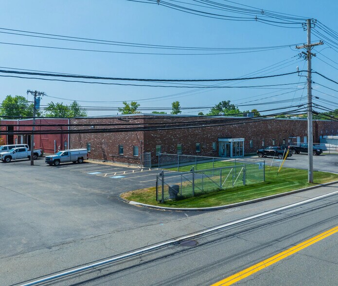 More Photos Of 15 Industrial Way, Wilmington Warehouse For Lease