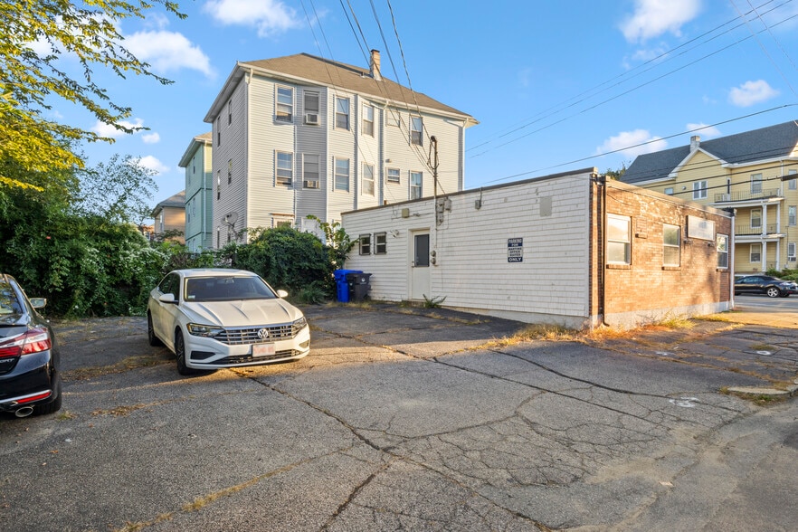 More Photos Of 404 Smithfield Ave, Pawtucket Office For Sale