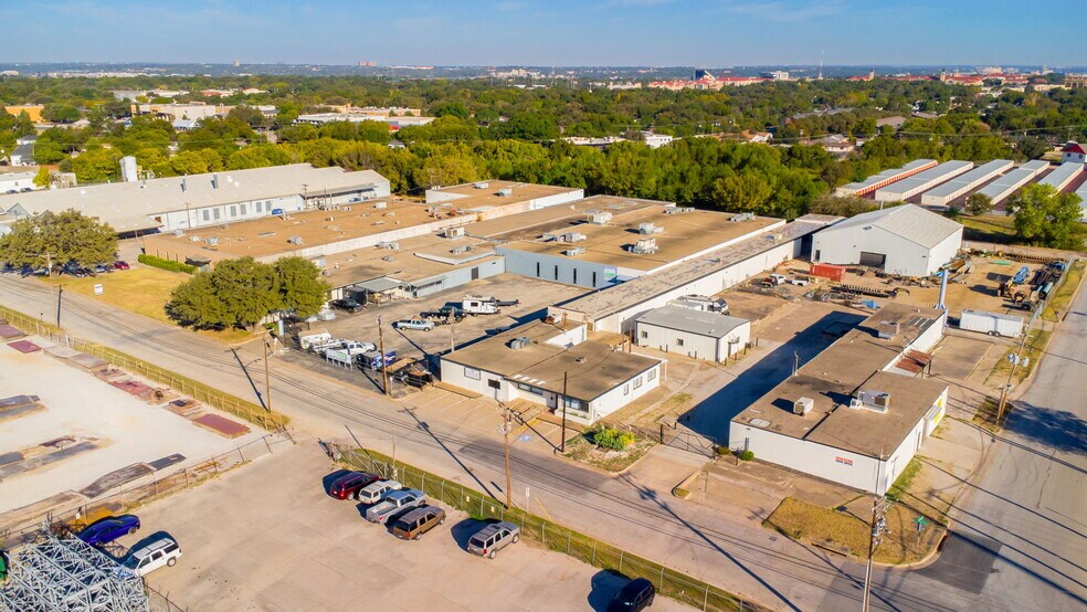 More Photos Of 2930 W Pafford St, Fort Worth Unknown For Lease