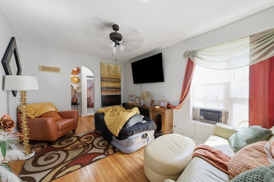 More Photos Of 4742-4748 S Drexel Blvd, Chicago Apartments For Sale