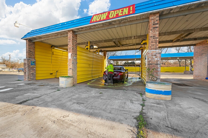 More Photos Of 805 Poindexter Ave, Cleburne Carwash For Sale