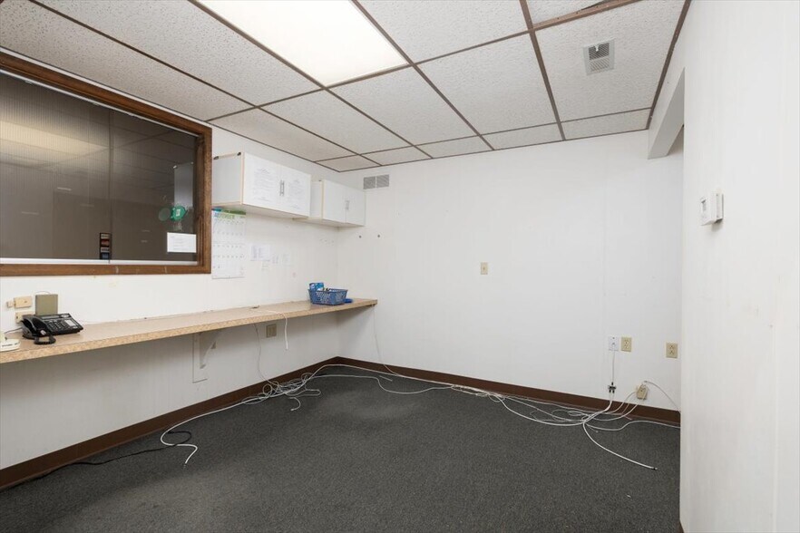 More Photos Of 932 French Rd, Cheektowaga Office For Sale