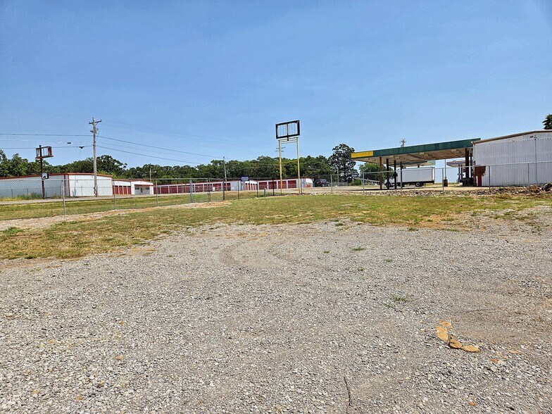 More Photos Of 33774 Highway 51, Wagoner Showroom For Lease