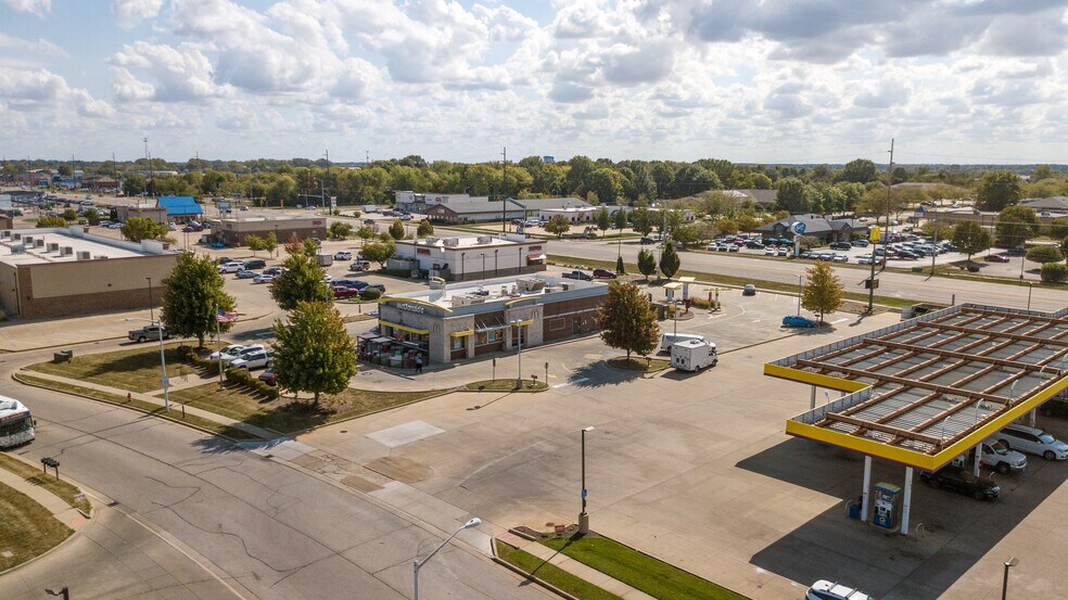 More Photos Of 4300 Wabash Ave, Springfield Freestanding For Sale