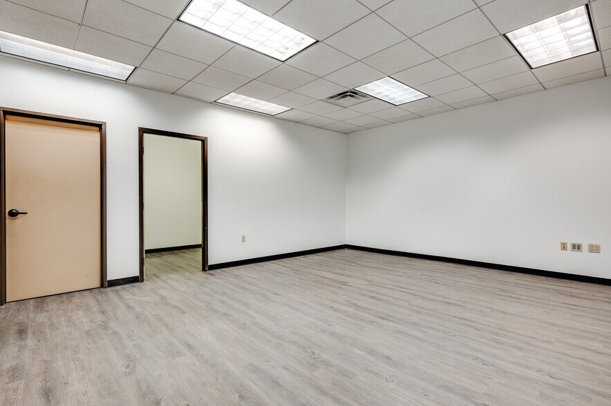 More Photos Of 8408 Chancellor Row, Dallas Warehouse For Sale