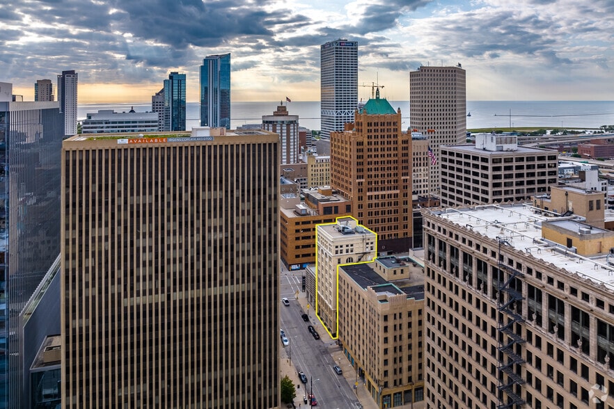 More Photos Of 225 E Mason St, Milwaukee Office Residential For Sale