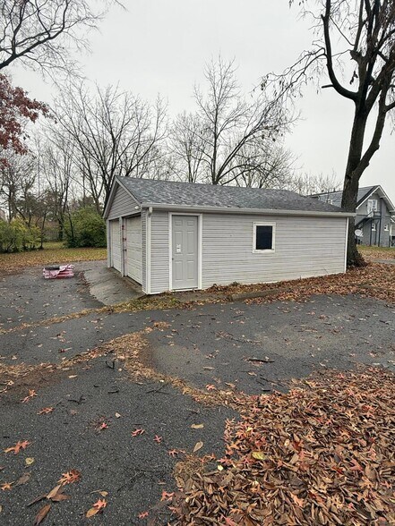 More Photos Of 1501 Versailles Rd, Lexington Storefront Retail Office For Sale