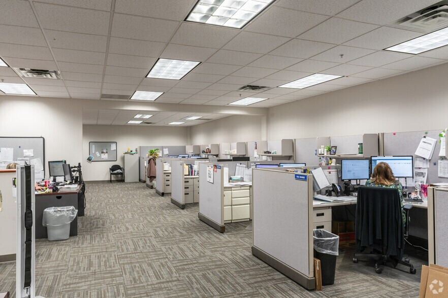 More Photos Of 1122 Longford Rd, Oaks Warehouse For Lease