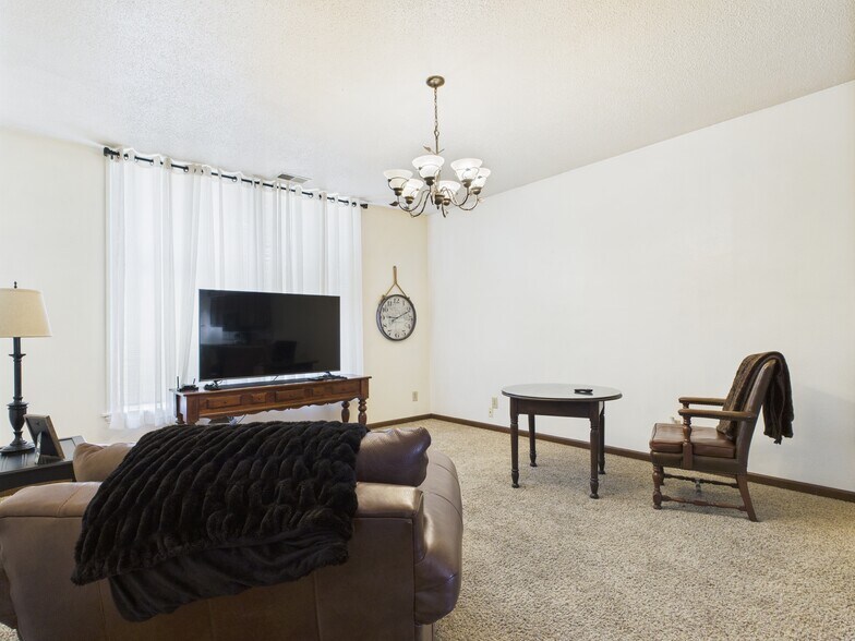 More Photos Of 619 Blondeau St, Keokuk Office For Sale