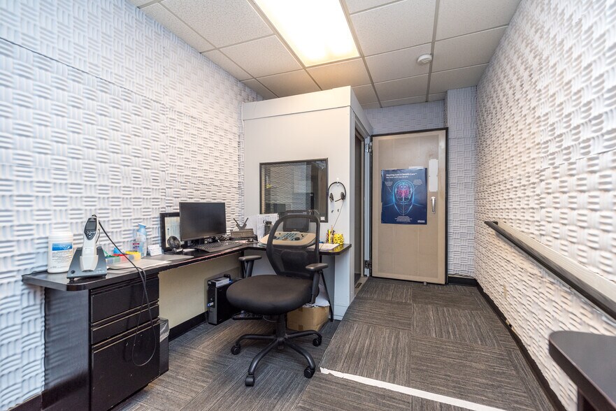 More Photos Of 301 West Chester Pike, Havertown Medical For Sale