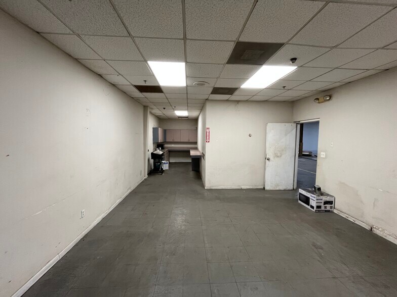 More Photos Of 9479 S Main St, Jonesboro Manufacturing For Lease