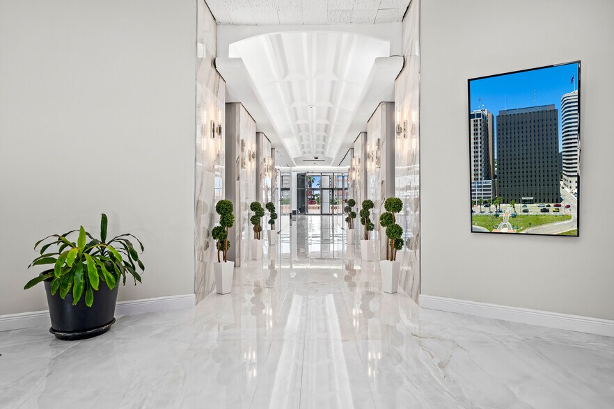 More Photos Of 615 N Upper Broadway St, Corpus Christi Office For Sale