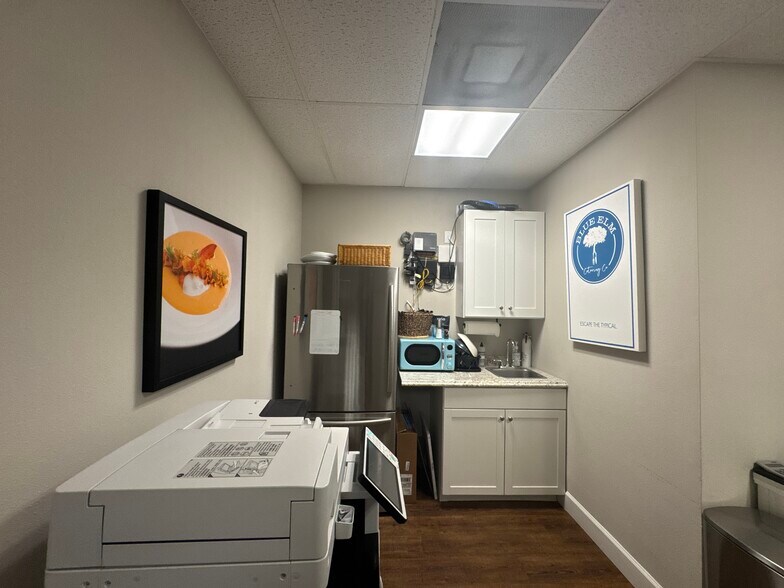 More Photos Of 537 Douglas Ave, Dunedin Storefront For Lease