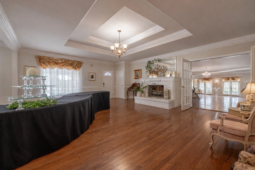 More Photos Of 5800 England Dr, Alexandria Specialty For Sale