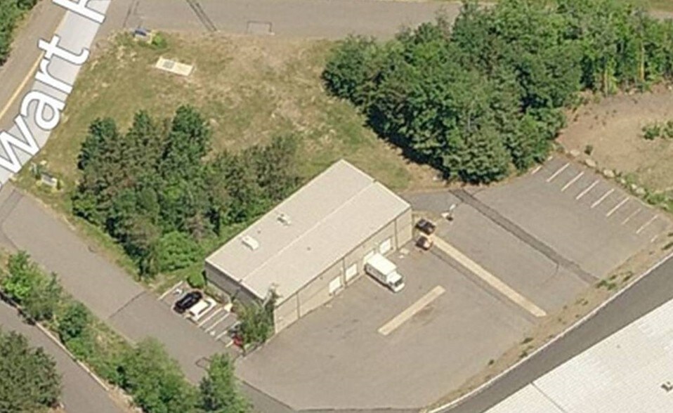 More Photos Of 350-370 Stewart Rd, Wilkes Barre Light Distribution For Lease