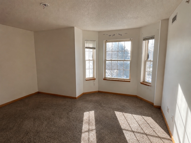 More Photos Of 1720 Glenwood Ave N, Minneapolis Apartments For Sale
