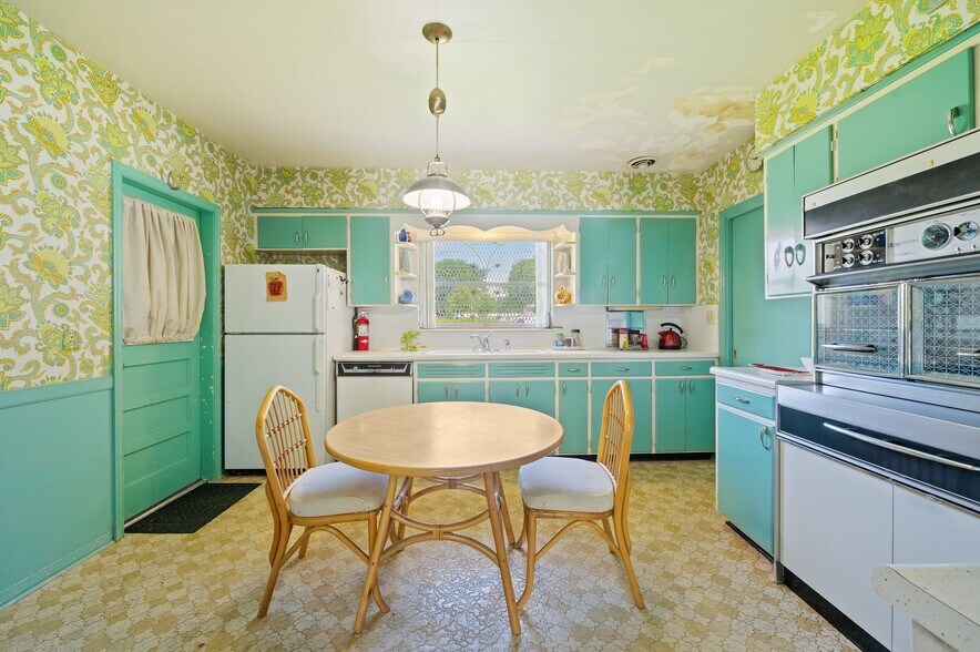 More Photos Of 20 SW 4th St, Dania Office For Sale