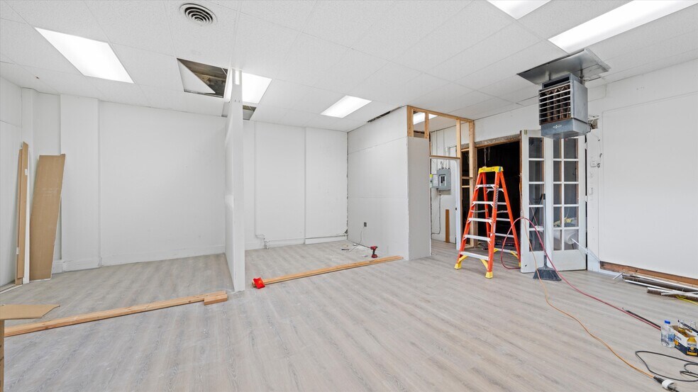 More Photos Of , Selah General Retail For Sale