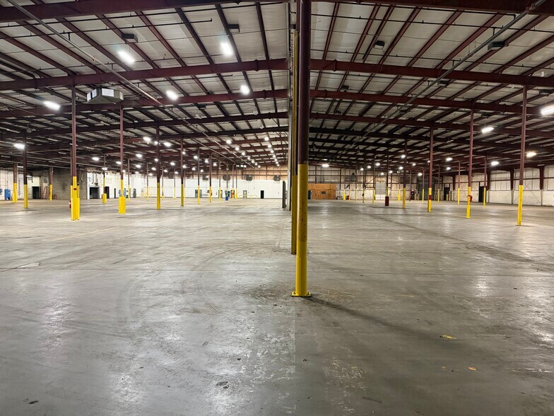 More Photos Of 1305 Progress Rd, Suffolk Warehouse For Lease