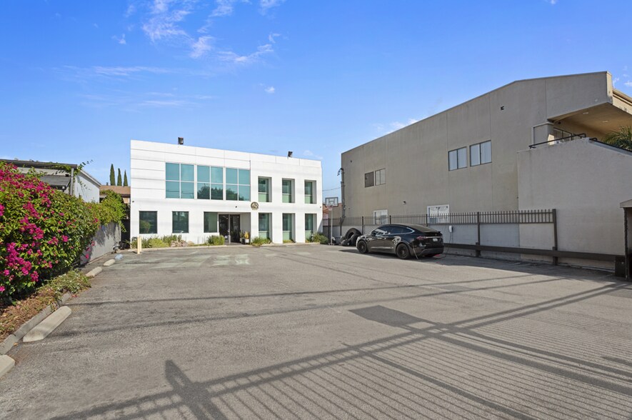 More Photos Of 1714 Hillhurst Ave, Los Angeles Office For Sale
