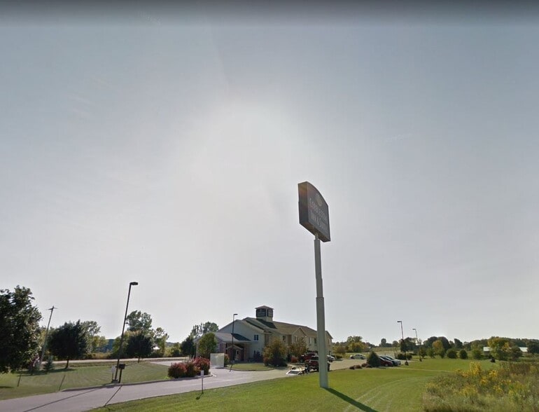 Primary Photo Of 1515 Planeview Dr, Oshkosh Hotel For Sale