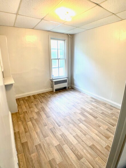 More Photos Of 862 Iron Ridge Rd, Spring Grove Apartments For Sale