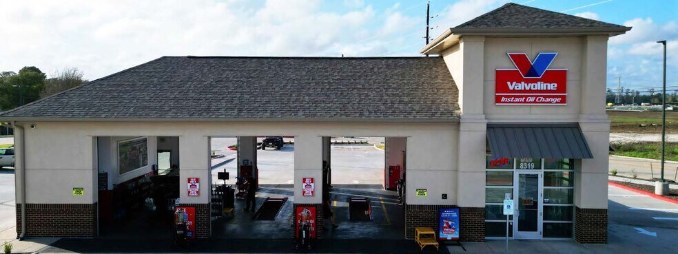 More Photos Of 8319 Highway 146, Baytown Auto Repair For Sale