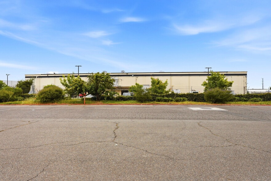 More Photos Of 5860 88th St, Sacramento Warehouse For Sale