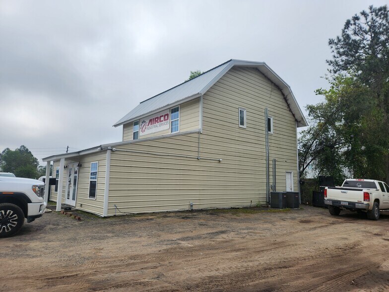 More Photos Of 1563 W Cherry St, Jesup Office For Sale