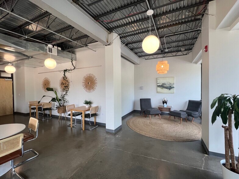 More Photos Of 1508 Nw Vivion Rd, Kansas City Coworking Space