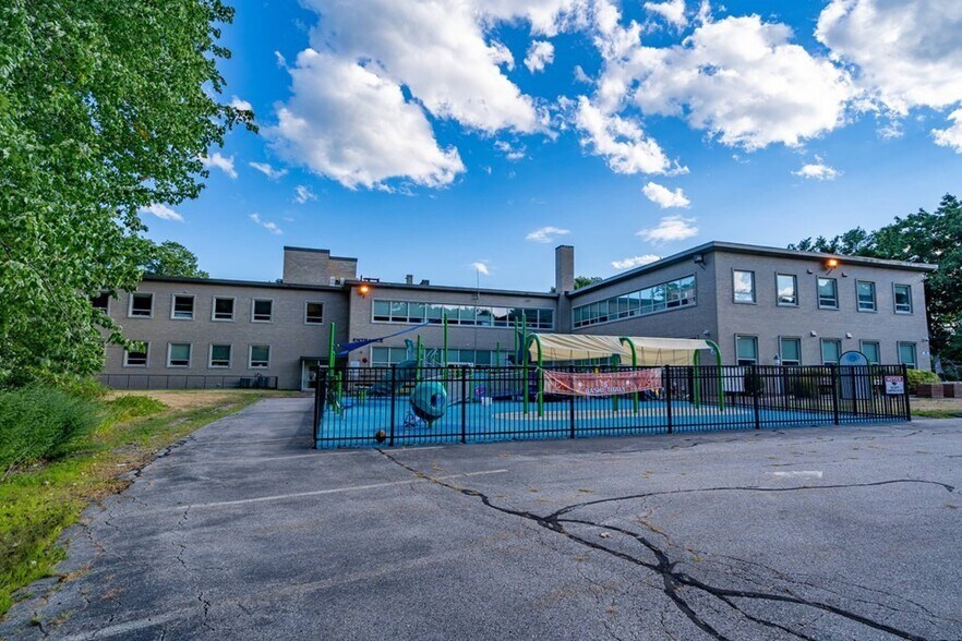 More Photos Of 141 Mansion Dr, Walpole Office For Sale