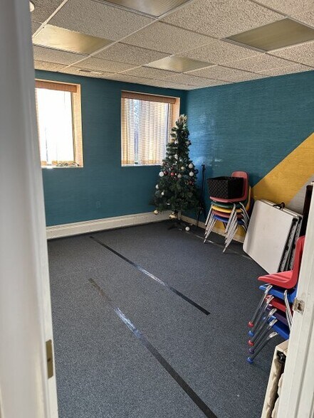 More Photos Of 52 Connecticut Ave, South Windsor Light Manufacturing For Lease